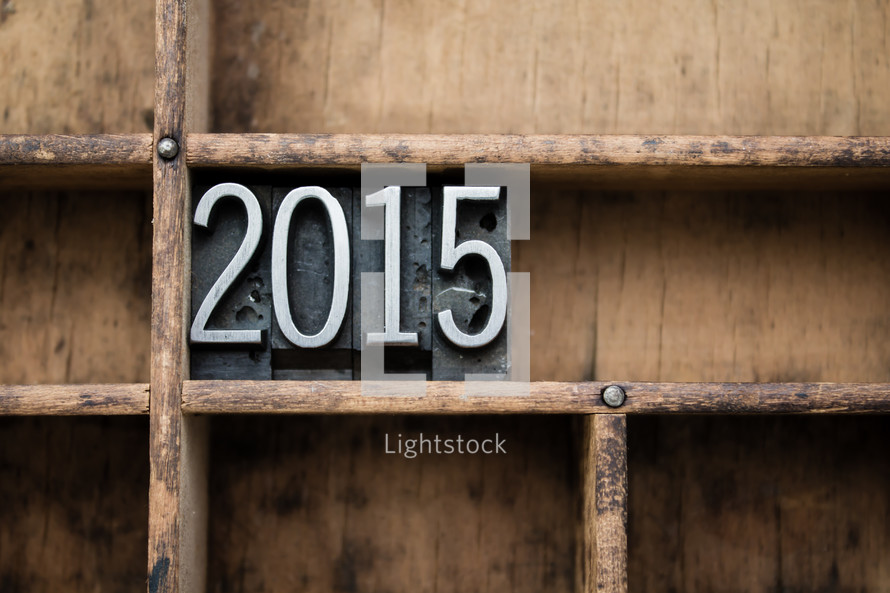 2015 blocks on a shelf