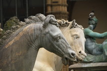 horse statues 