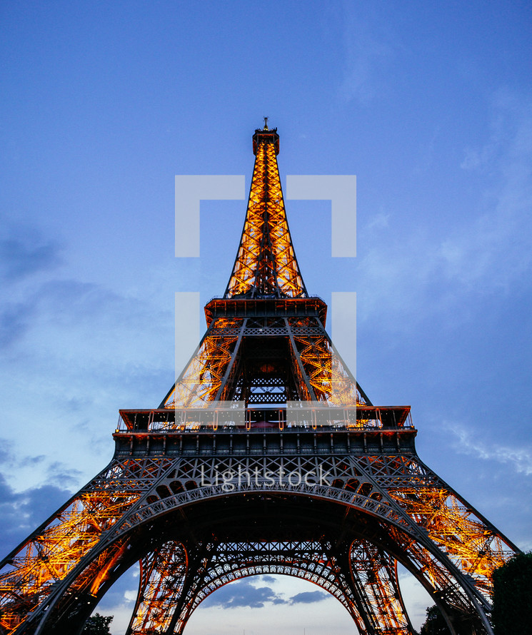 view of the Eiffel tower 