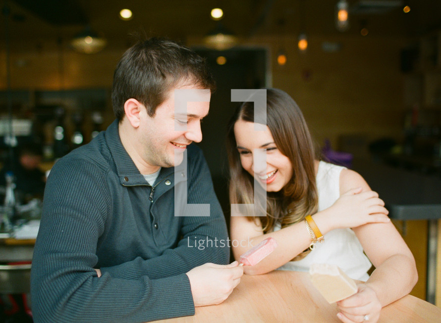couple on a date eating ice cream 