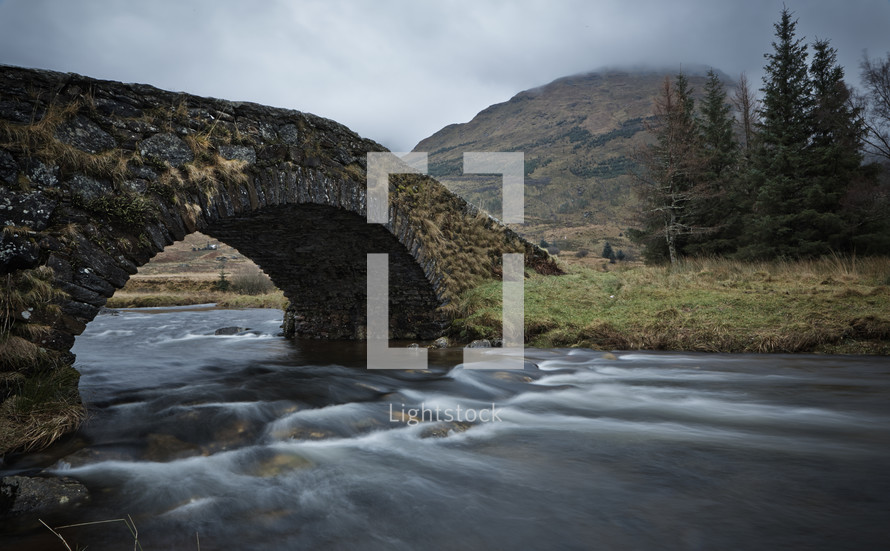 water flowing under Buttler bridge in Scotland 