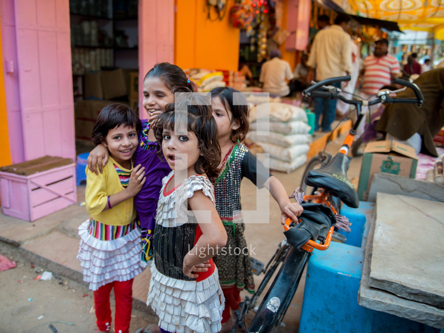 children in a market in Mandawa, India 