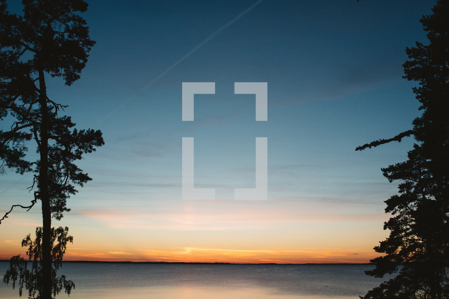 Lake Hjälmaren at sunset 