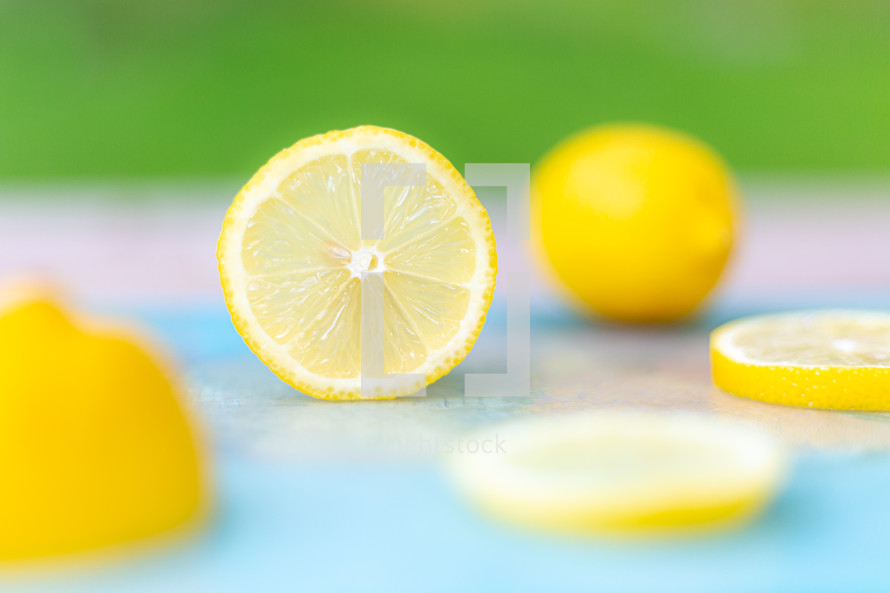 Sliced lemons on outdoor table 
