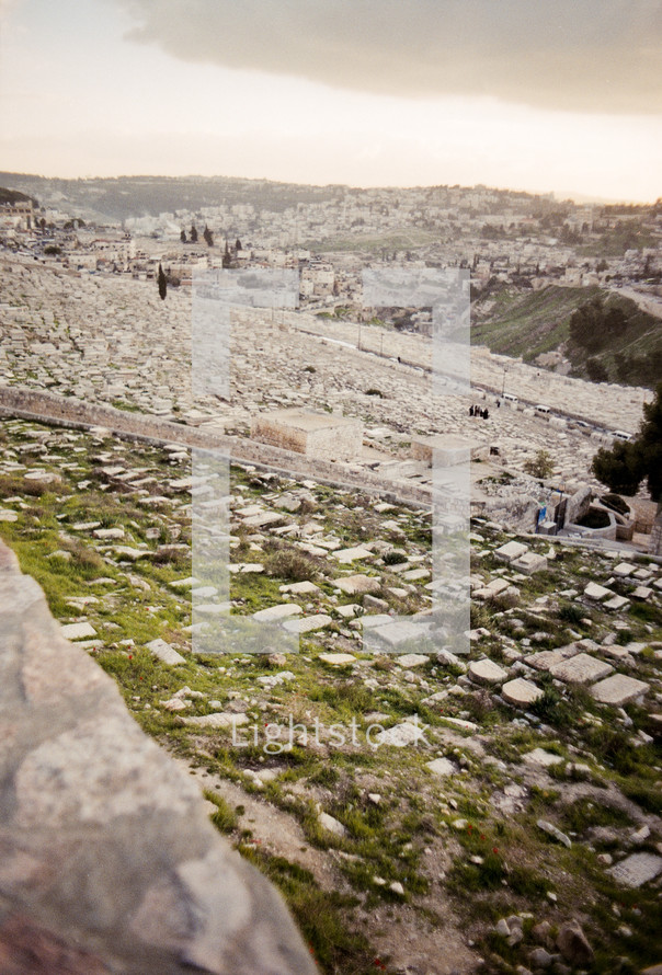Stone fragments and buildings on a hill in Jerusalem