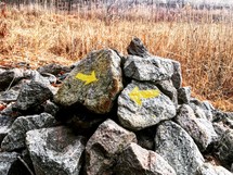 arrows painted on rocks 