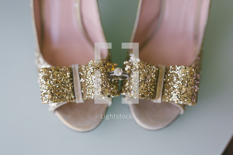gold glittery shoes for wedding 