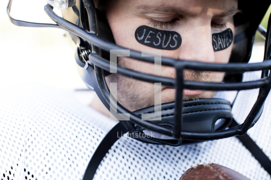 football player in prayer 