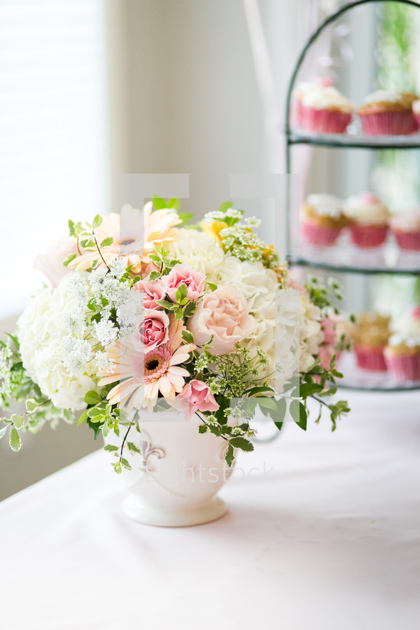 floral arrangment and cupcakes 