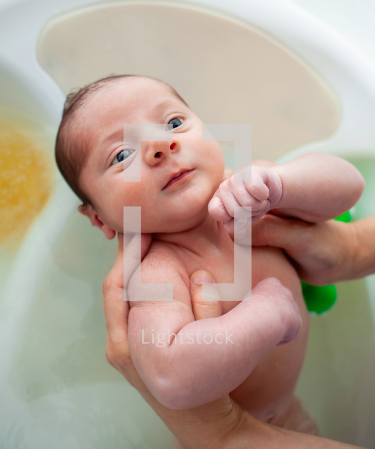 newborn baby bath time 