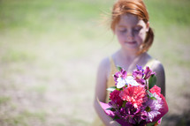 girl child holding a bouquet of flowers 