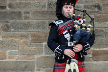 A scotland piper playing the bagpipes