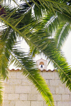 Palm branches and bell tower in Israel - Orte Fuer Die Steele