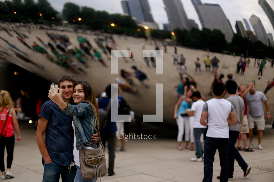 couple, selfie, taking a picture, sculpture, iconic, art museum, Chicago 