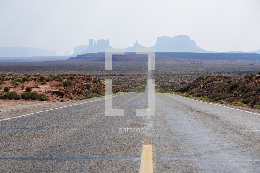 road leading to Monument Valley 