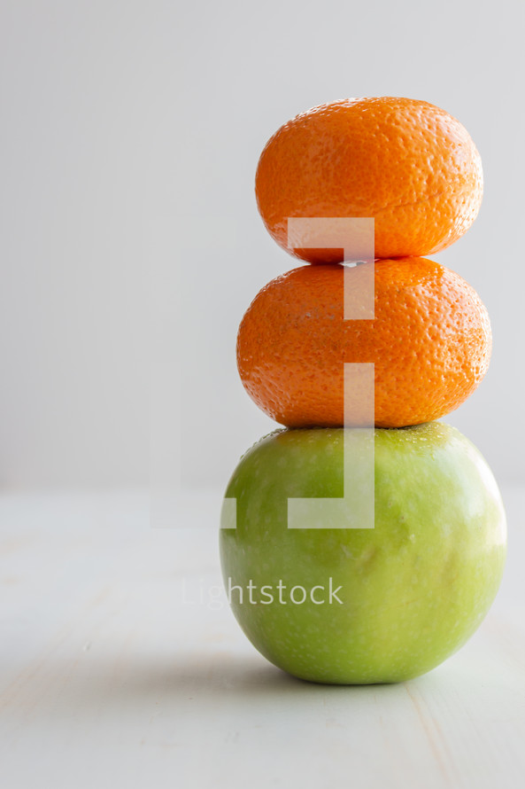 apple and oranges stacked 