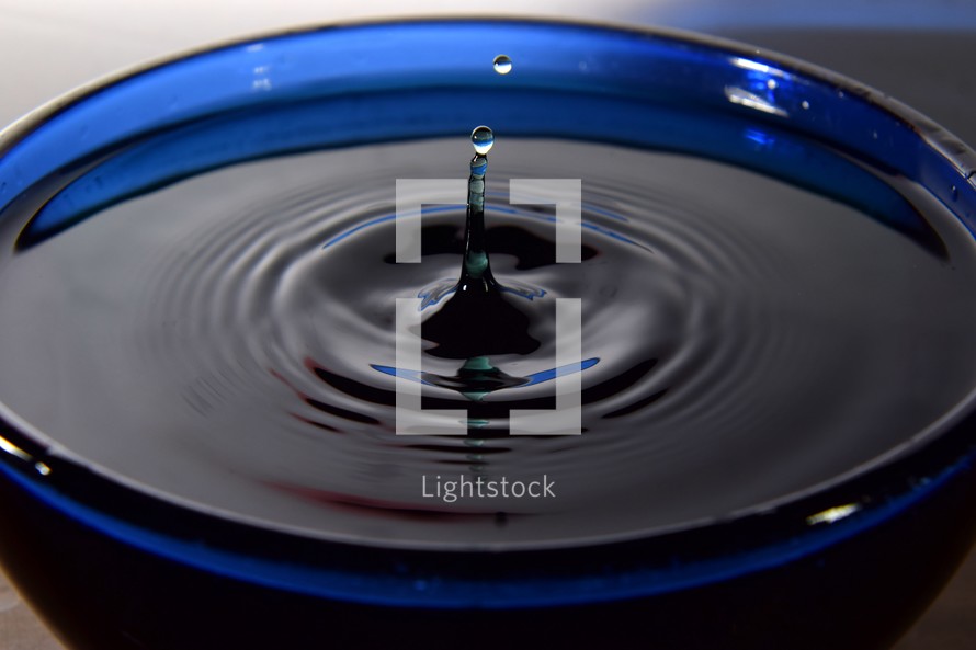 Water drop with ripples - blue