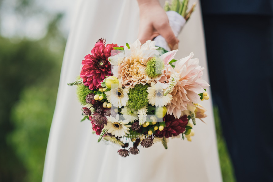 bride holding her bouquet 