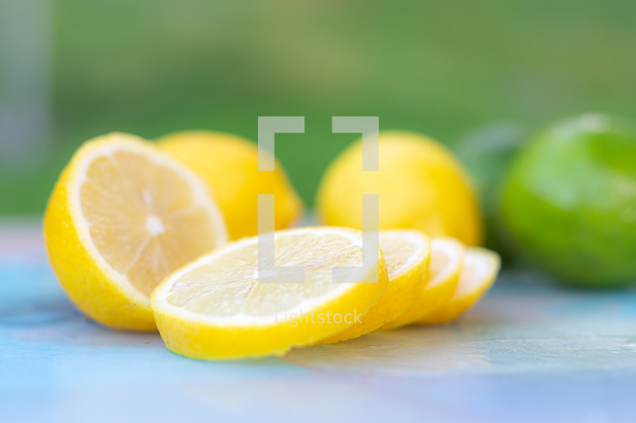 Sliced lemons on outdoor table 