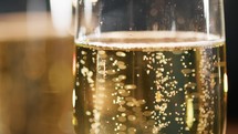 the sparkling effect of a Glass of bubbly wine 
