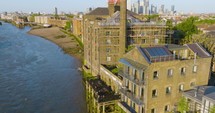 Establishing Urban London Shot Business District In View Thames River Homes