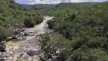 Drone flies up and away from popular swimming area in Chapada Diamantina