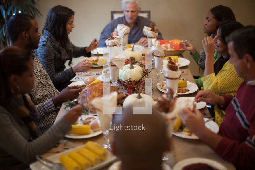 family eating Thanksgiving dinner 