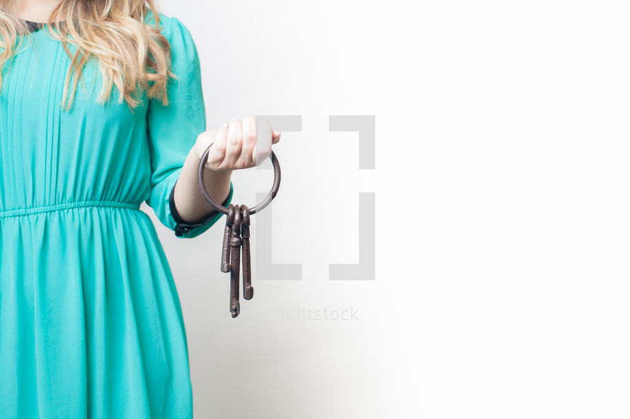 woman holding keys 