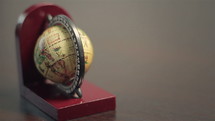 A globe miniature. 