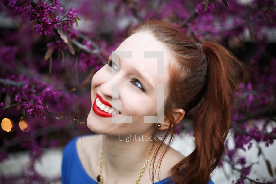 a teen red head posing for her senior portraits 