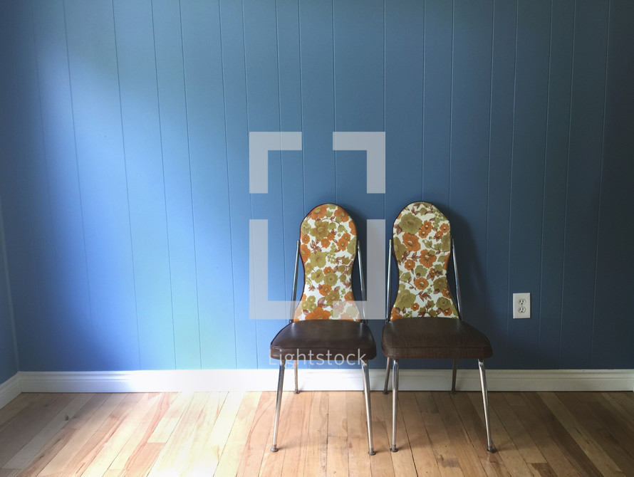 empty room with 2 retro chairs