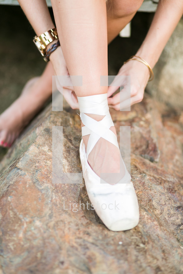 ballerina in toe shoes 