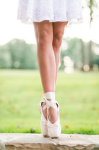 ballerina in toe shoes 