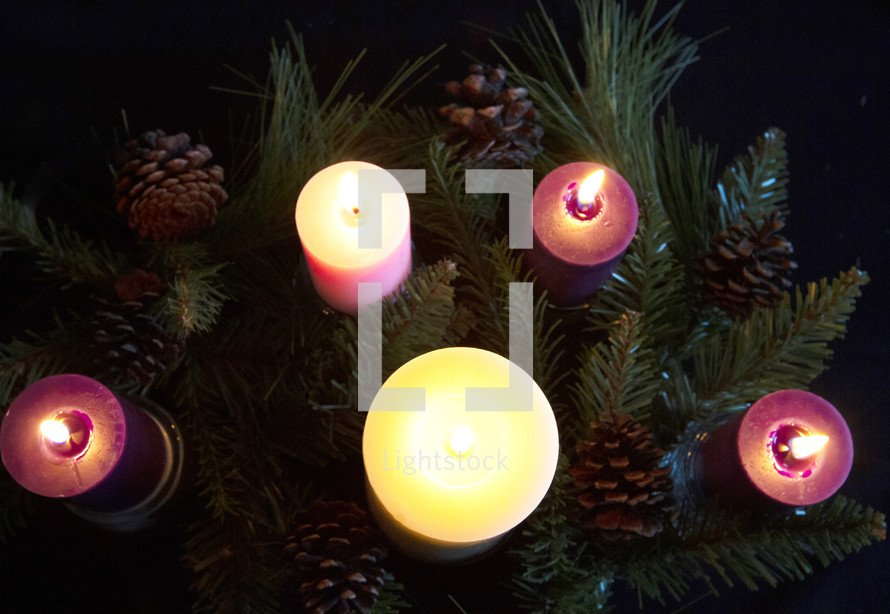 advent wreath with all candles lite 
