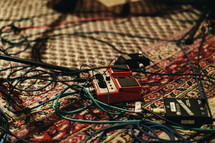 guitar pedals and cables 