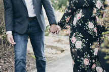 expecting couple holding hands 
