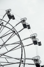 a ferris wheel in black and white 