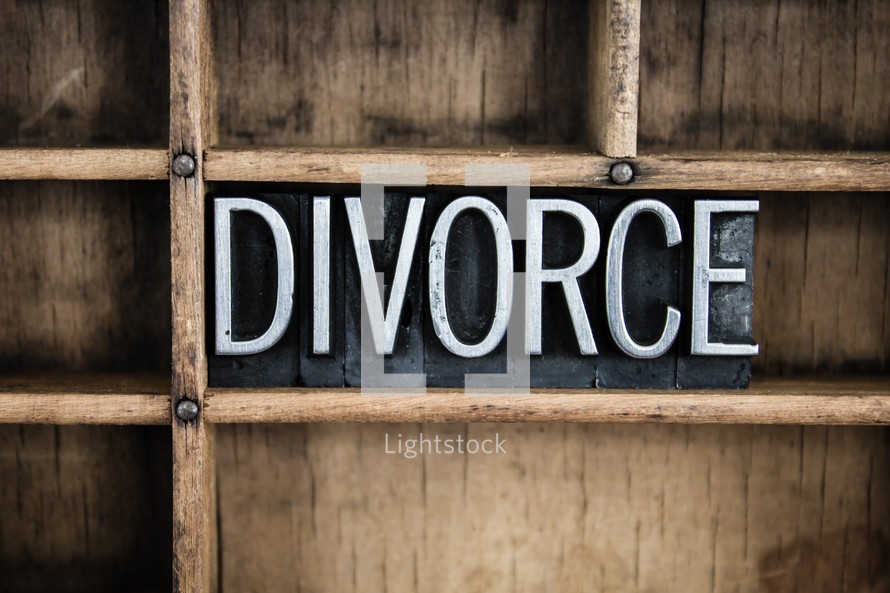 word divorce in blocks on a shelf 