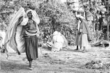 women in a market in Ethiopia 