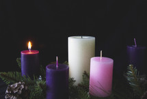 advent wreath with one lite candle 
