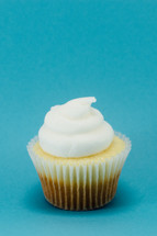 cupcake with vanilla icing 
