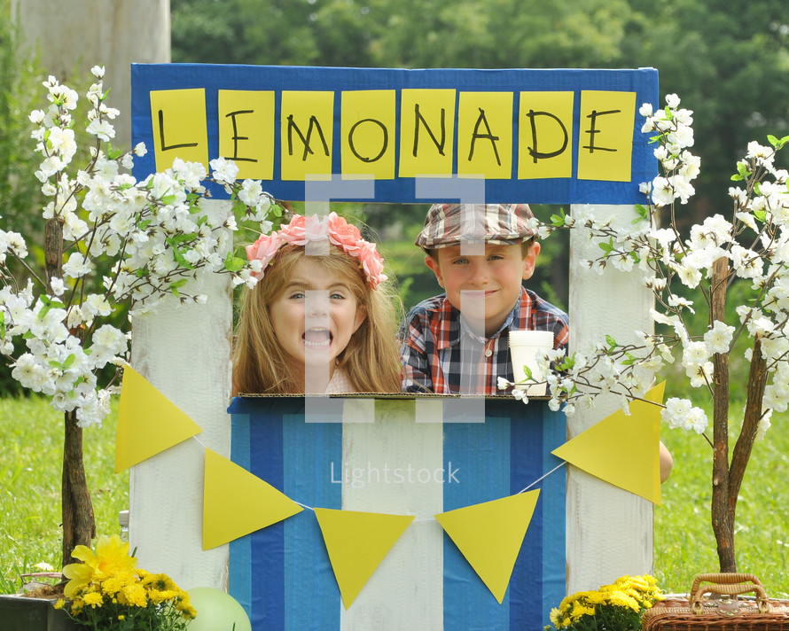 children running a lemonade stand 