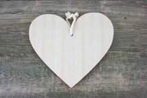 white wooden heart 