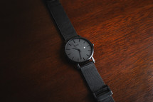 Classy men's and women's wristwatch black watch