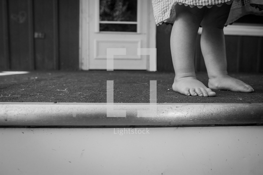 toddler girl barefoot 