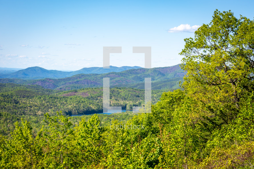 Outlook of Green Tennessee mountain ranges and trees surrounding lake water
