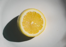 sliced lemon 