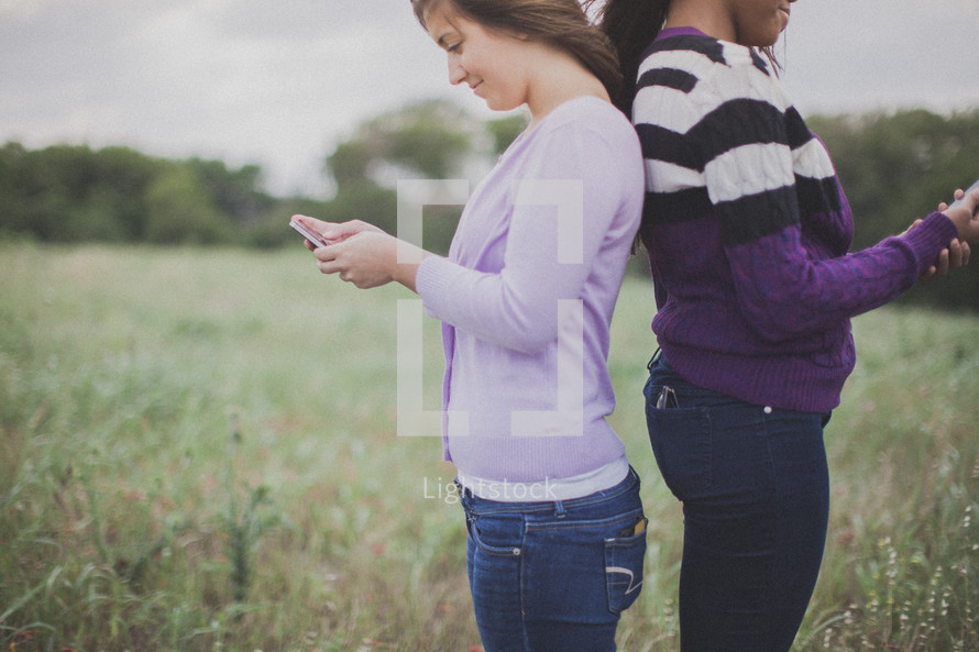 teen girls texting