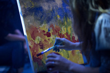 artist painting on canvas 