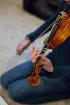 teen girl playing a violin 